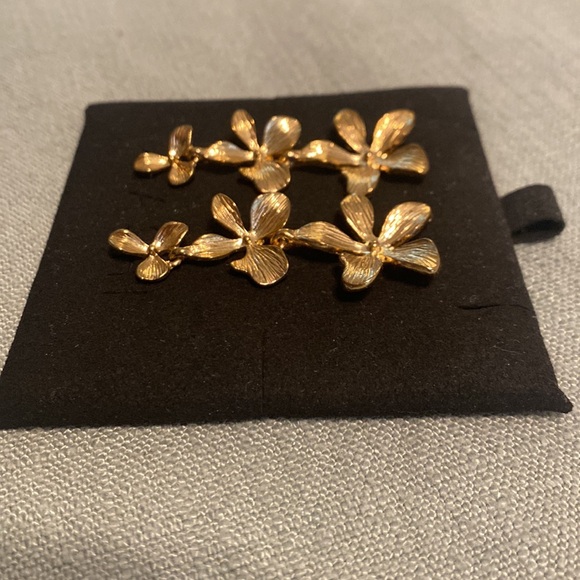 Shashi floral earrings - Picture 2 of 3